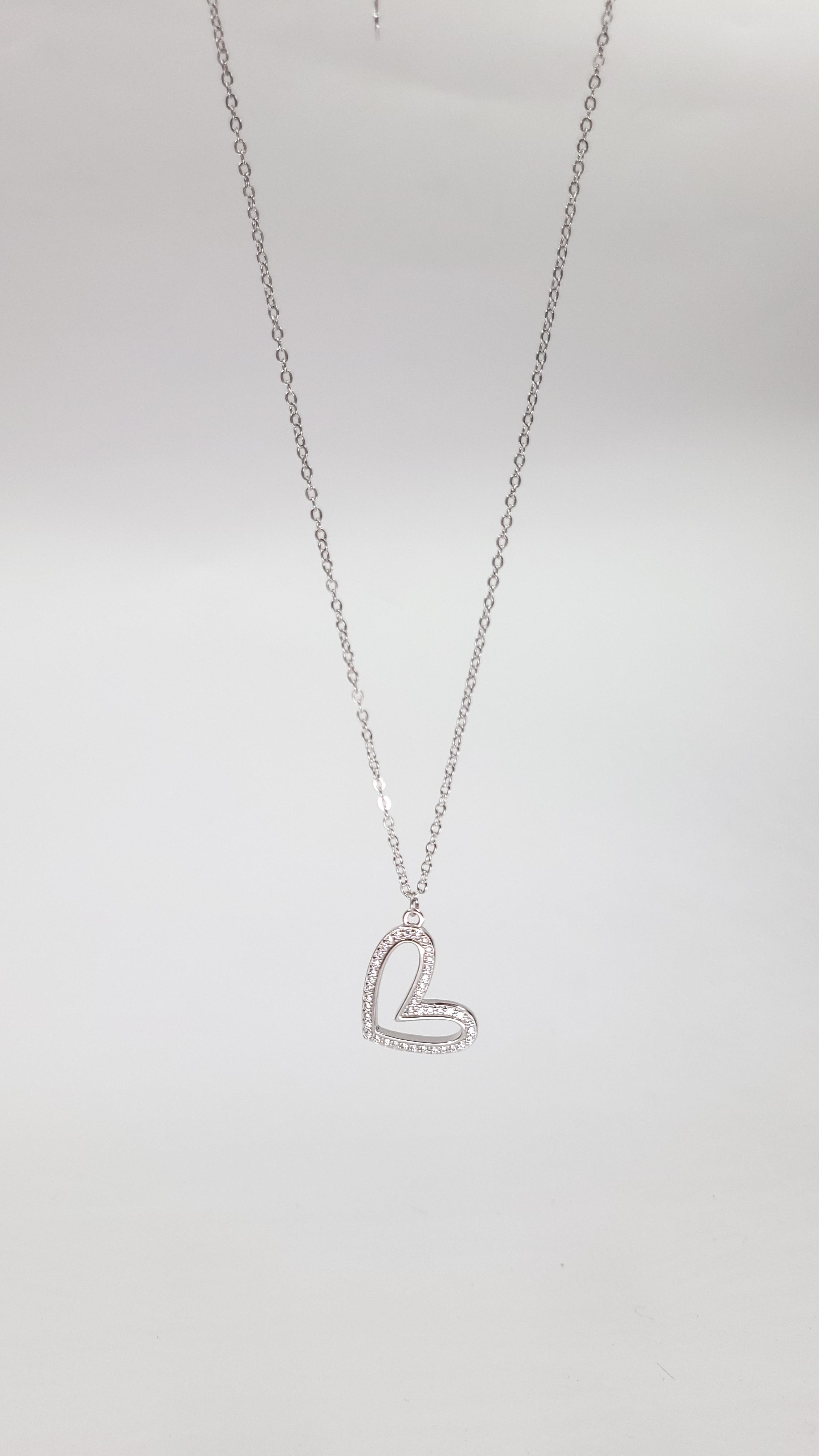 HEART-SHAPED ELEGANT CHAIN