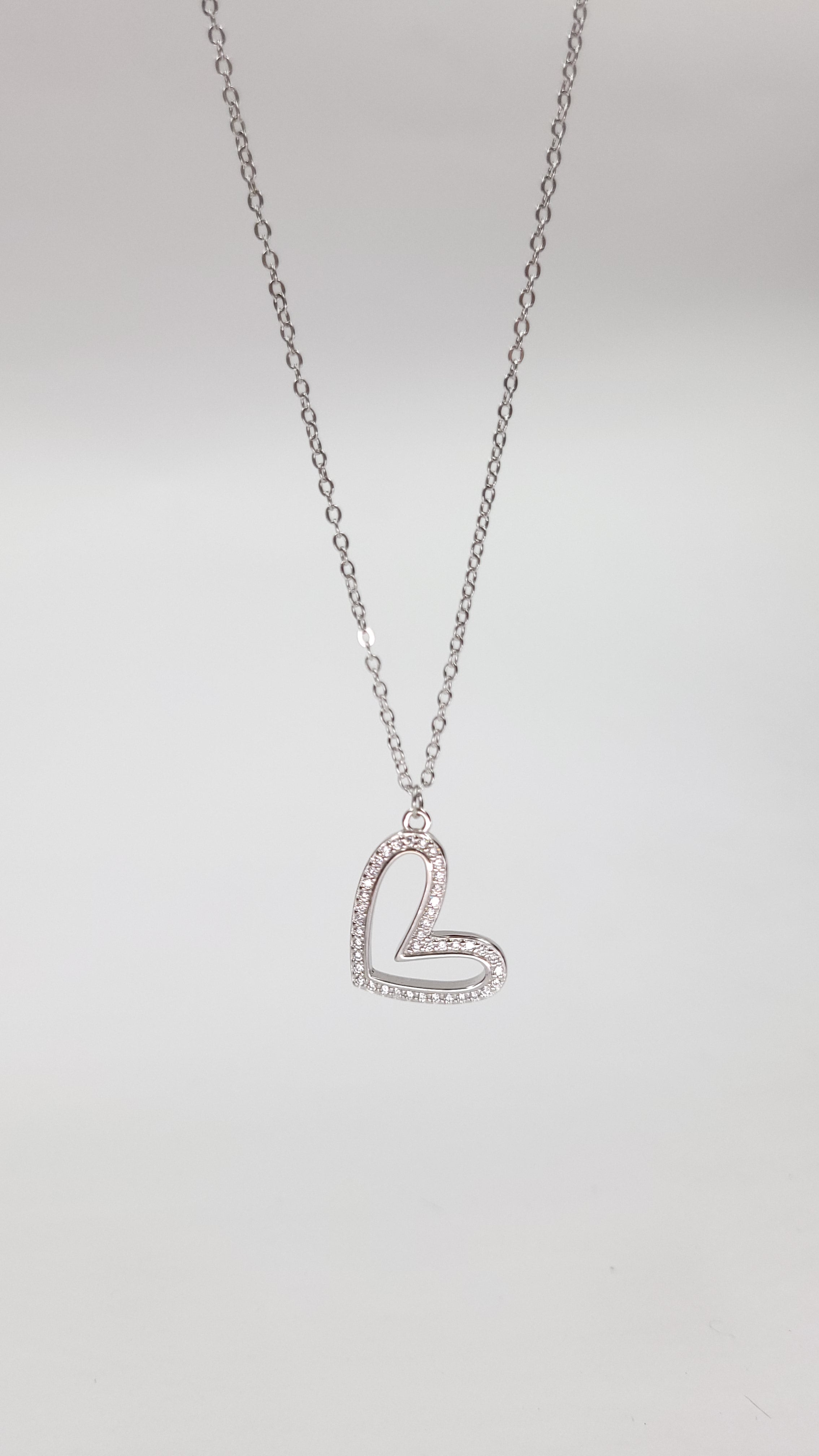 HEART-SHAPED ELEGANT CHAIN