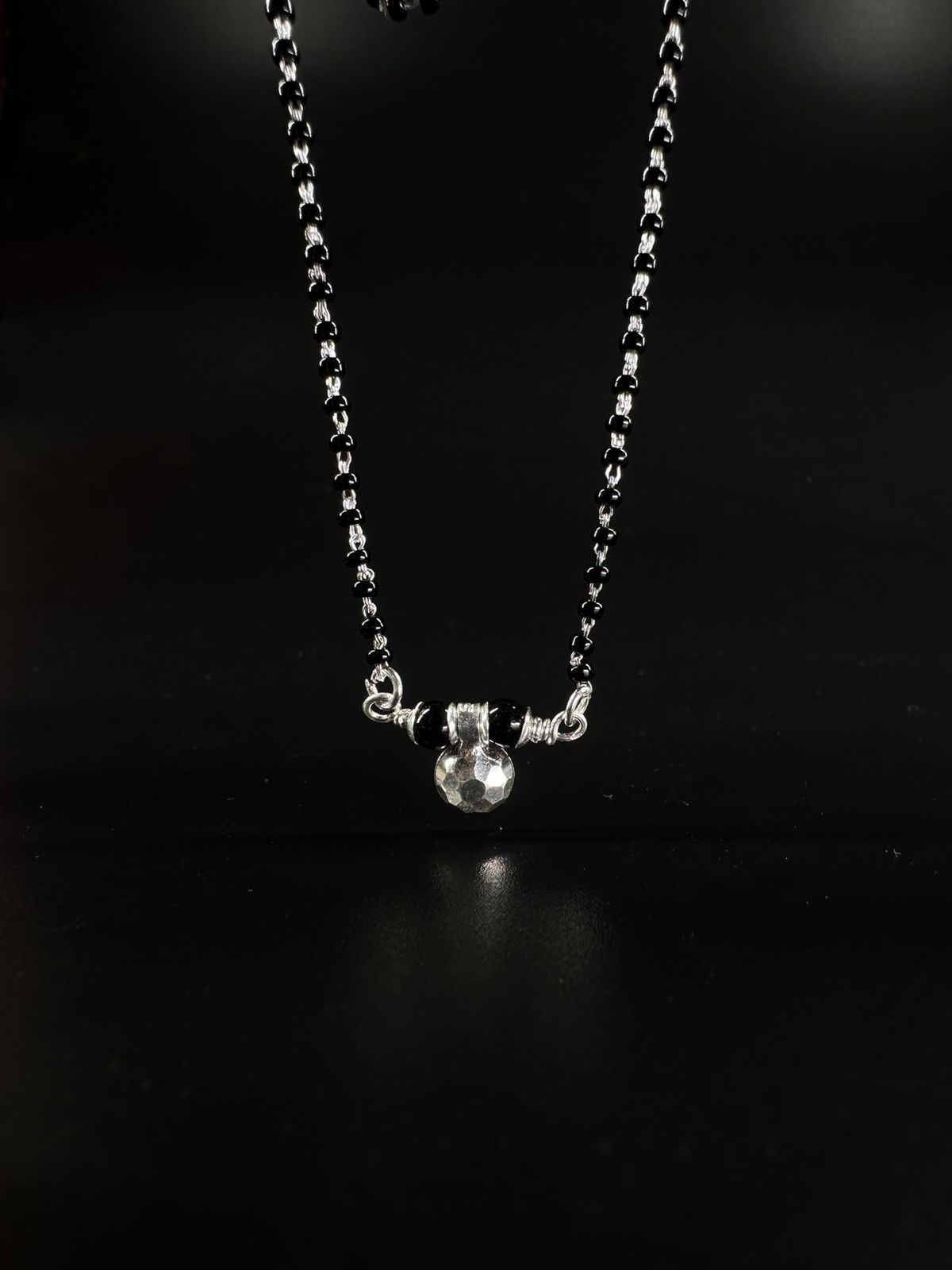 TRADITIONAL YET ELEGANT SINGLE WATI PENDANT MANGALSUTRA