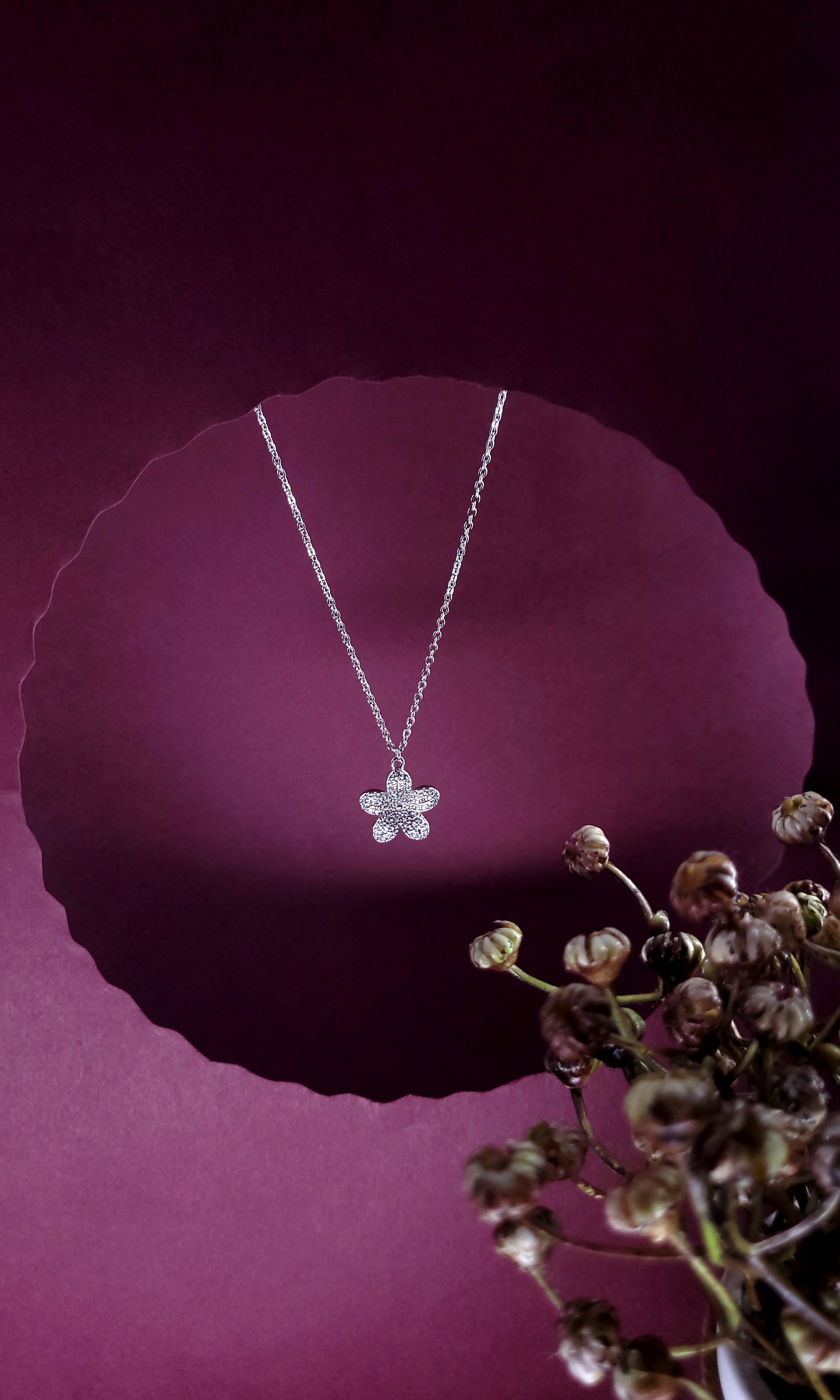 COSMOS FLOWER SHAPED CHAIN